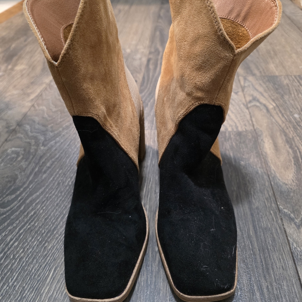 Elegant Black and Tan Heeled Boots